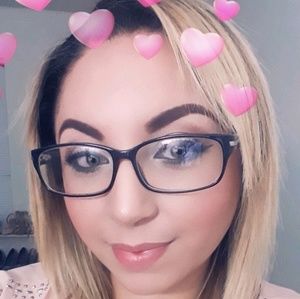 Meet your Posher, Alejandra